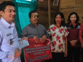 Pemkab BU Beri Bantuan Biaya Pendampingan Pengobatan Masyarakat Kurang Mampu