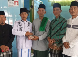 Pemdes Gunung Selan Salurkan Bantuan Keuangan Masjid dari Pemerintah Daerah
