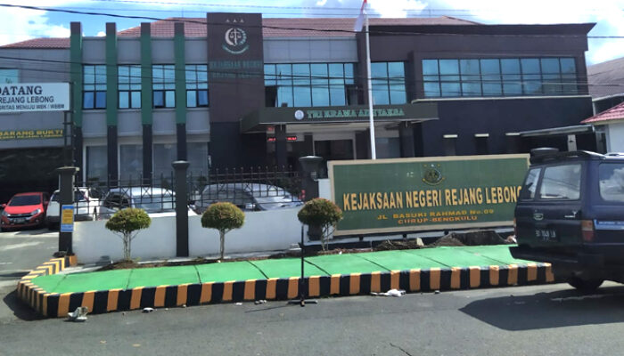 Diduga Terkait Kasus Korupsi Satpol PP, Mantan Bupati RL Diperiksa Jaksa