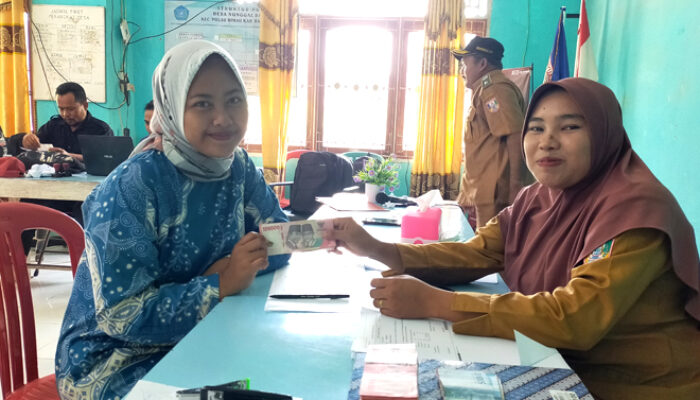 Kades Nunggal Sari Bayarkan Insentif Para Kader dan Marbot Masjid