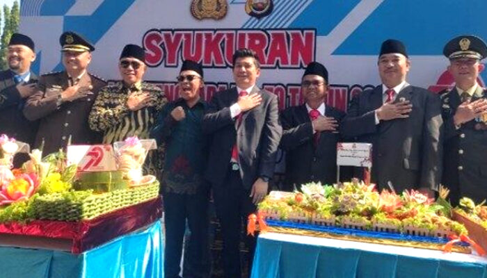 Pimpinan DPRD Bersama Bupati BU Hadiri Upacara Hari Bhayangkara ke-79