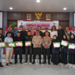 Kapolres RL Serahkan Piagam Lomba karya Jurnalistik Rejang Lebong_Piagam Jurnalis