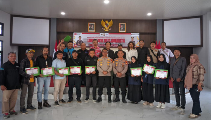 Kapolres RL Serahkan Piagam Lomba karya Jurnalistik