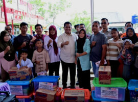 Bupati Banyuasin Beri Bantuan Untuk Anak Sekolah dan Warga Korban Kebakaran