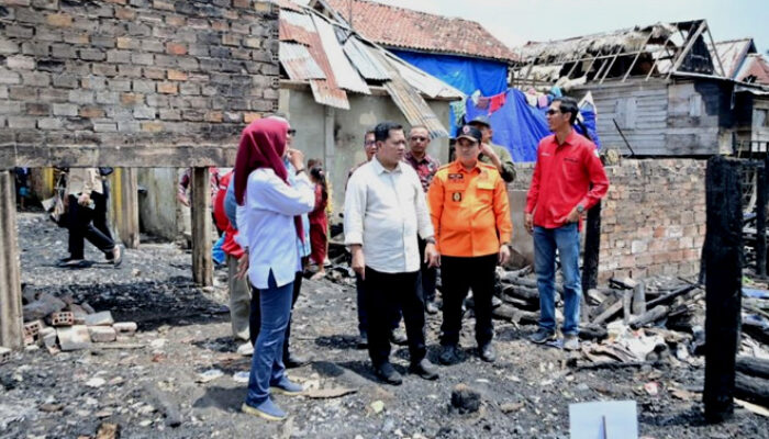 Bupati Askolani Pastikan Pembangunan Rumah Warga Terdampak Kebakaran
