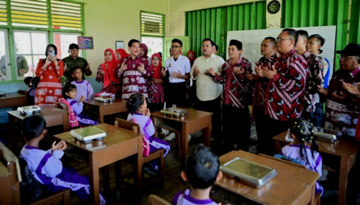 Bupati Askolani Tinjau Langsung Pelaksanaan MBG di Tanjung Lago