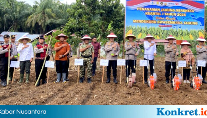 Bupati Rachmat Riyanto Hadiri Kegiatan Tanam Jagung Serentak di Pondok Kelapa